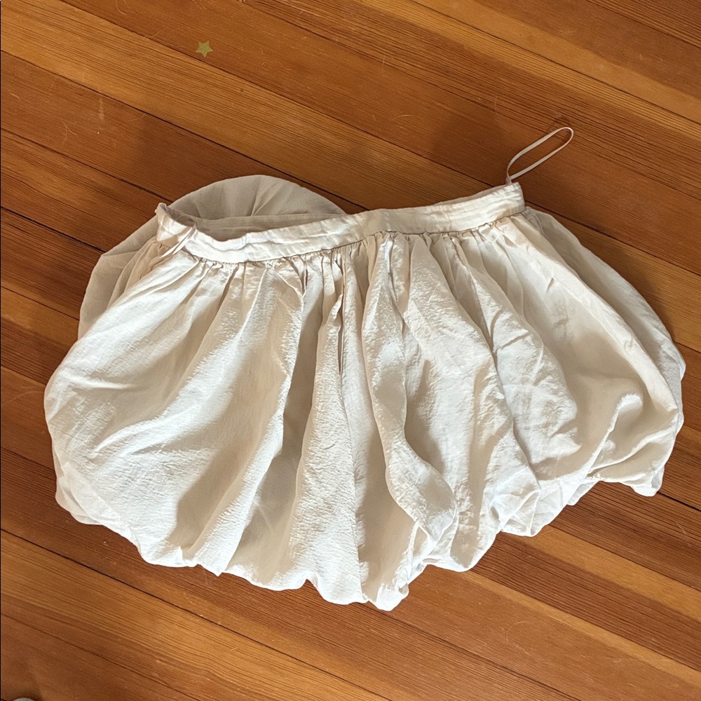 Zara Balloon Cullottes Shorts in Beige - Picture 4 of 4